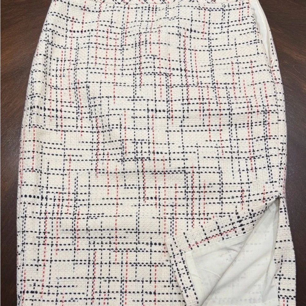 Banana Republic White and Black Pencil Skirt - Picture 2 of 4